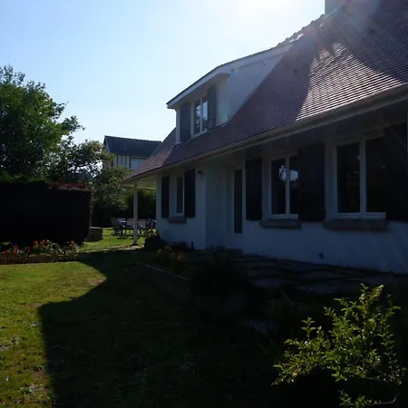 Holiday home Maison Familiale Proche